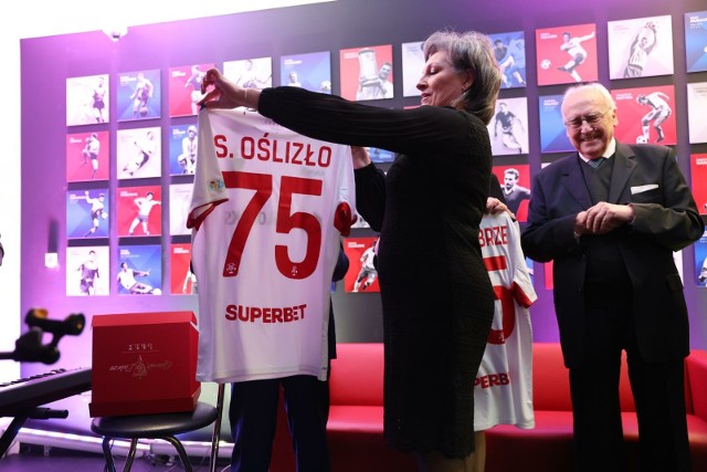 Z okazji 75 urodzin Górnika Zabrze na stadionie odbyła się uroczysta kolacja.Zobacz kolejne zdjęcia. Przesuwaj zdjęcia w prawo - naciśnij strzałkę lub przycisk NASTĘPNE