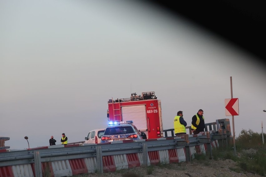 Śmiertelny wypadek na zjeździe z S8 na A1 pod Łodzią. Zginął motocyklista ZDJĘCIA