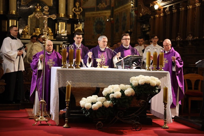 Mszy świętej przewodniczył biskup sandomierski Krzysztof...