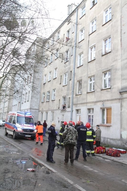 Mężczyzna wyskoczył z okna przy ul. Szczęśliwej