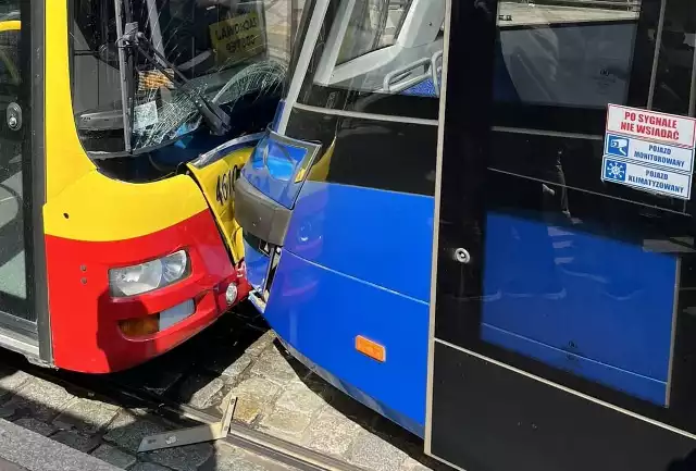 W czwartek (11 maja) we Wrocławiu przed dworcem głównym doszło do wypadku. Zderzyły się: autobus i tramwaj MPK Wrocław, przy przystankach na ulicy Peronowej. Torowisko było zablokowane przez godzinę.