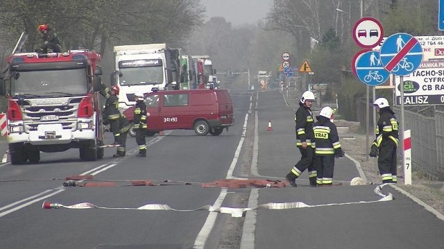 Kalisz: Wypadek ciężarówki z gazem. Droga zablokowana