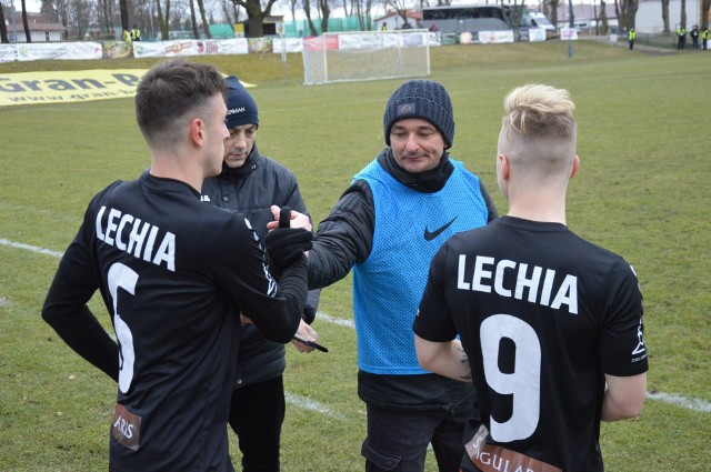 Piłkarze Lechii Zielona Góra wygrali w Legnicy pierwszy mecz rundy wiosennej.