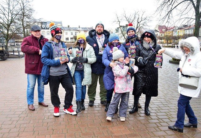 Kwestowanie podczas finału WOŚP na placu Bartosza Głowackiego w Tarnobrzegu.