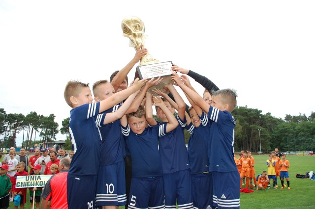 W Dobiegniew Cup drużyny walczą w turnieju o puchary, będące replikami Złotej Nike Jules’a Rimeta. Radość z ich zdobycia jest nie do opisania!