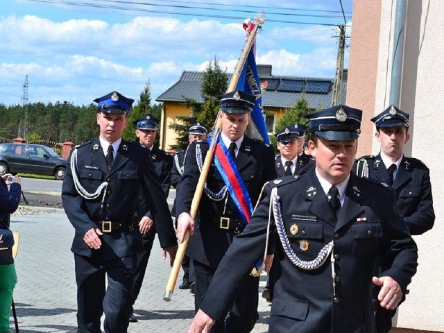 Strażacy byli wyjątkowo w odświętnym umundurowaniu