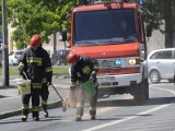 Utrudnienia w ruchu na pl. Weyssenhoffa. Z autobusu wyciekł olej