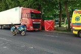 Tragiczny wypadek na ul. Sienkiewicza w Słupsku. Ciężarówka śmiertelnie potrąciła młodą kobietę