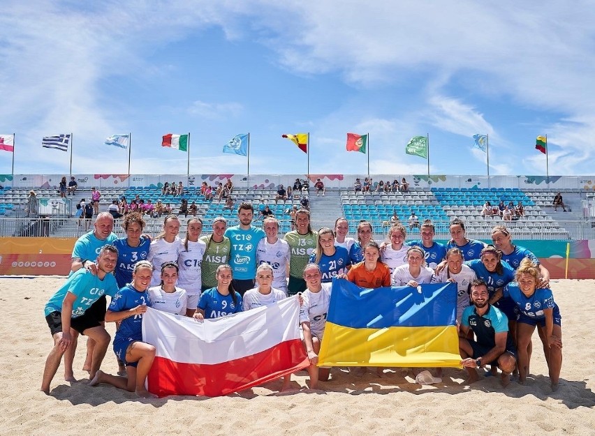 Ogromne sukcesy kielczanek w piłce nożnej plażowej. Kamila Komisarczyk i Paulina Bednarska powalczą w mistrzostwach świata