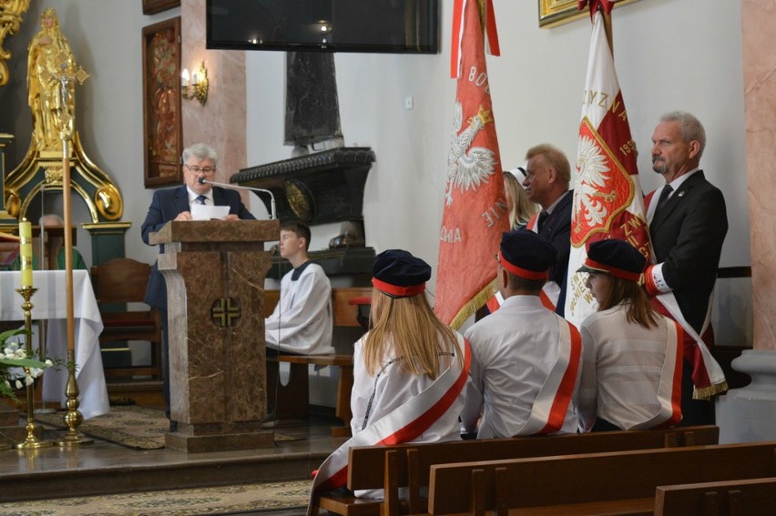 Sztandar włoszczowskiego Stolbudu przekazany w depozyt Izbie Regionalnej. Ma przypominać historię firmy następnym pokoleniom (ZDJĘCIA WIDEO)