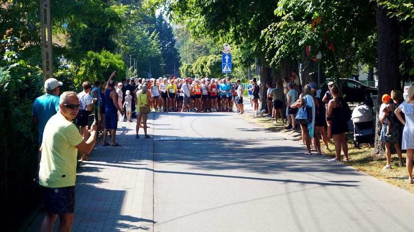Ponad 200 uczestników wystartowało w biegu "Cztery Mile Jarka". Zobacz zdjęcia