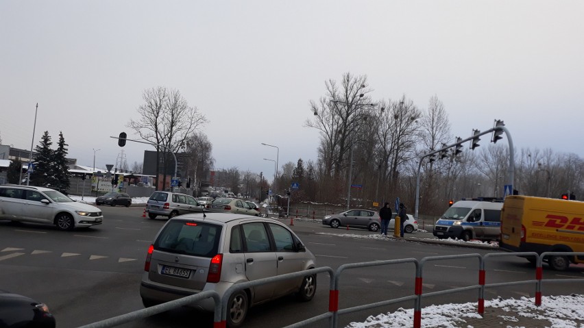 Wypadek na skrzyżowaniu al. Bartoszewskiego i ul. Pryncypalnej. Jedna osoba została ranna