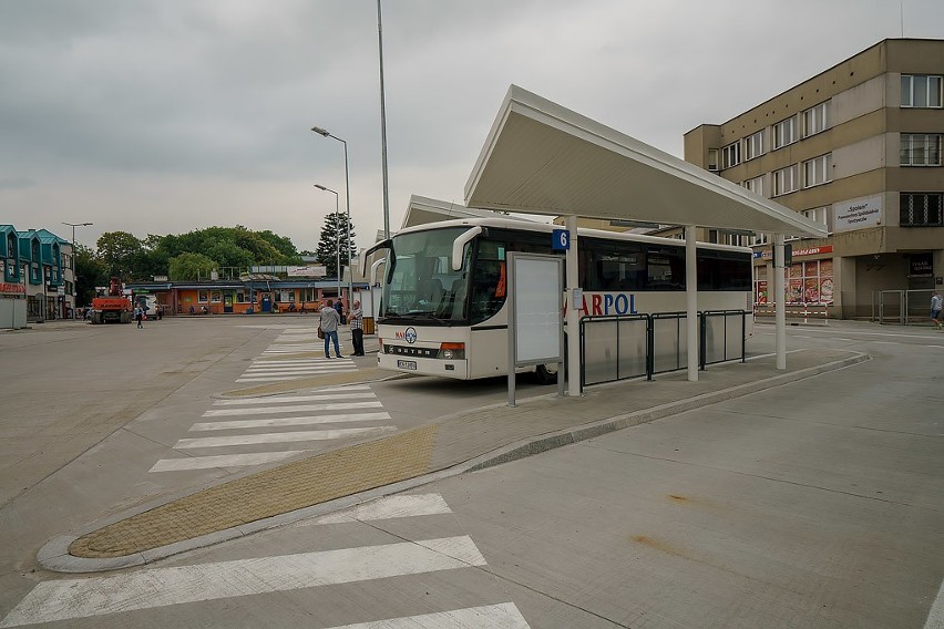 Nowy Sącz: trwa modernizacja dworca autobusowego. Ulica Dąbrowskiego rozkopana [ZDJĘCIA]