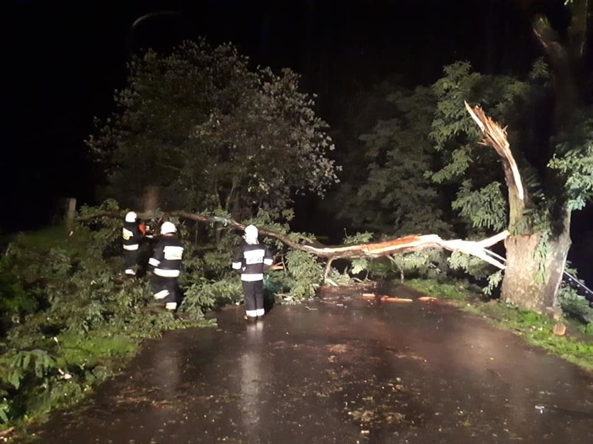 Nocą było groźnie w podkrakowskich powiatach. Rzeki przekraczały stany alarmowe. Wody zalewały piwnice i drogi 