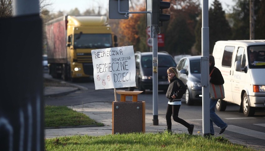 Protest w Nowosolnej. Mieszkańcy zablokowali drogi [ZDJĘCIA]