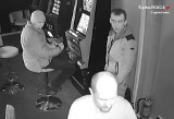 Częstochowa: Napad na pracownicę salonu gier. Policja poszukuje trzech napastników i publikuje ich zdjęcia WIDEO+ZDJĘCIA