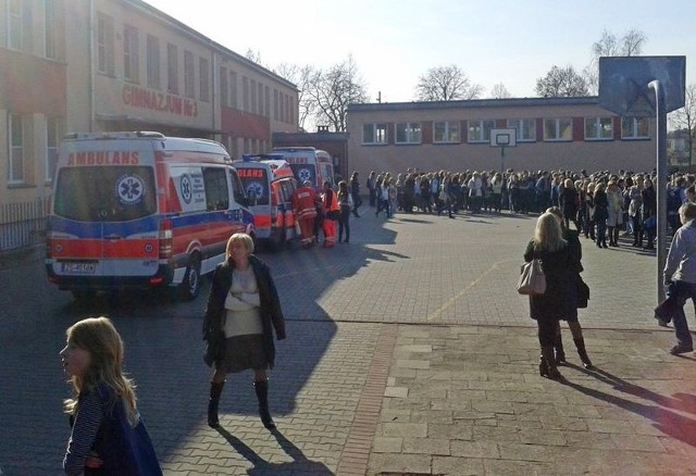 Ewakuacja w Stargardzie: w gimnazjum ktoś rozpylił gaz pieprzowy.