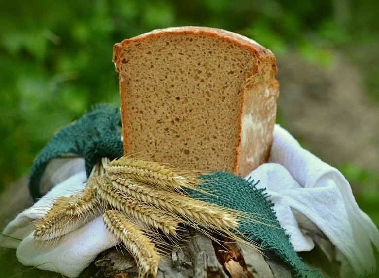 Tradycyjny wiejski chleb na zakwasie Koła Gospodyń Wiejskich...