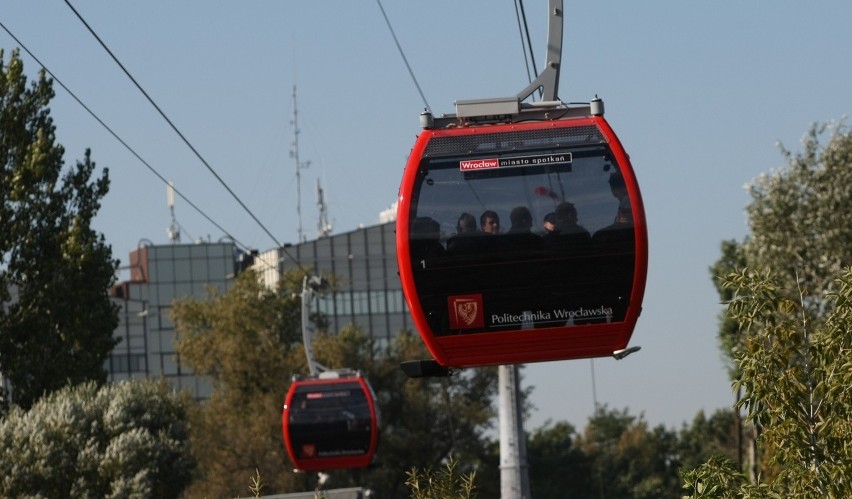 Wrocław: Wypadek Polinki. Przerażeni studenci krzyczeli. Kolejka nieczynna do odwołania (ZDJĘCIA)