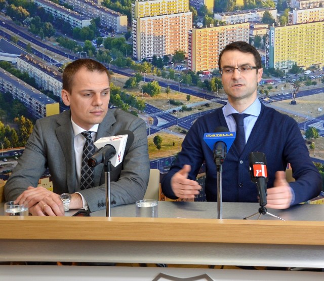 Poseł Rafał Weber i europoseł Tomasz Poręba na konferencji w Stalowej Woli zapowiedzieli budowę obwodnicy i S19.