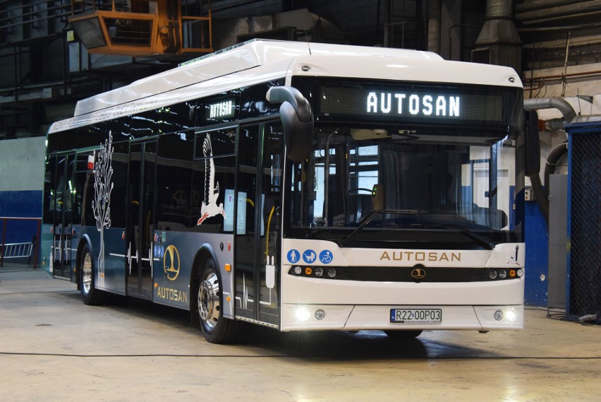 Autosan wyprodukował pierwszy elektryczny autobus. To pierwsza konstrukcja, która w całości powstała w Sanoku [ZDJĘCIA] 