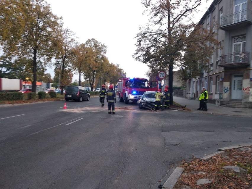 Wypadek na ul. Pabianickiej. Zderzyły się trzy samochody ZDJĘCIA