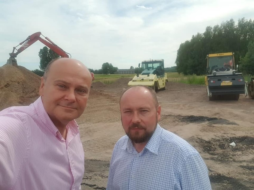 Teren budowy drogi w gminie Przytyk odwiedził 4 lipca poseł...