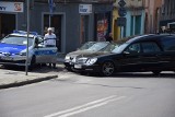 Niecodzienny wypadek w Rybniku: Zderzyły się kabriolet i karawan GALERIA