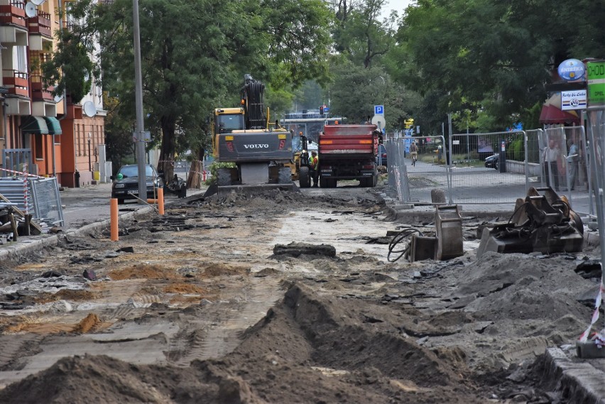 Od poniedziałku 15 lipca trwa przebudowa ulicy Oleskiej....