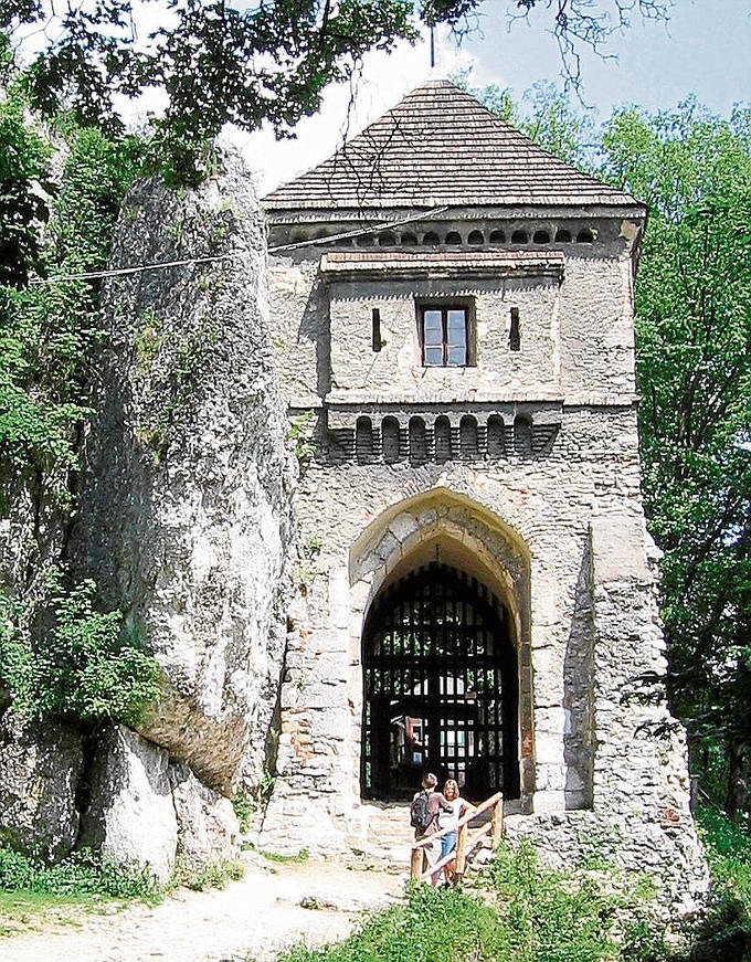 Brama ojcowskiego zamku