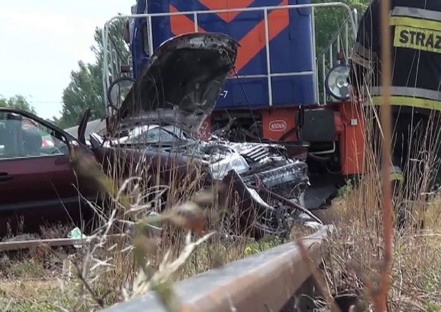 Wypadek na przejeździe kolejowym na Pomorzu. Nie żyje jedna osoba