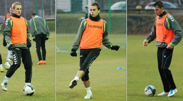 Od wtorku w Koronie testowani są trzej zagraniczni piłkarze - od lewej: 25-letni Łotysz Artis Lazdins, 22-letni Hiszpan Ivan Labrado i 22-letni Serb Nenad Żivković. 