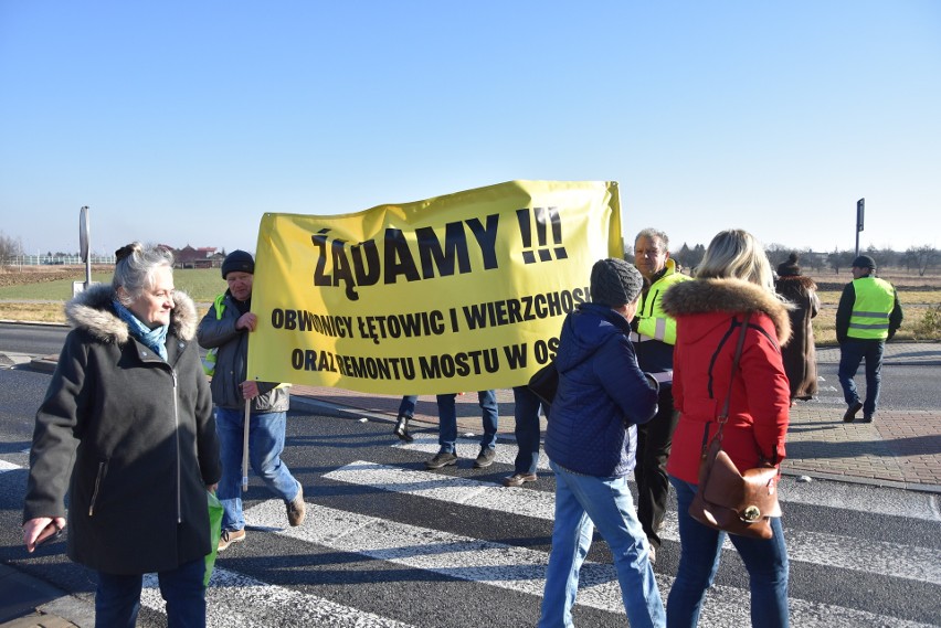 Wierzchosławice. Mieszkańcy w proteście zablokowali ronda we wsi [ZDJĘCIA]