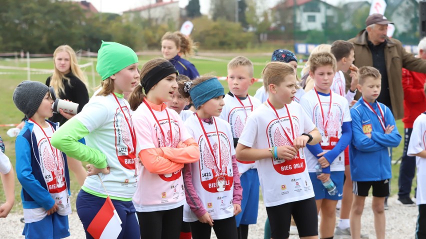 Podczas Międzywojewódzkich Mistrzostw Młodzików w biegach przełajowych w Końskich odbył się patriotyczny Bieg Orląt