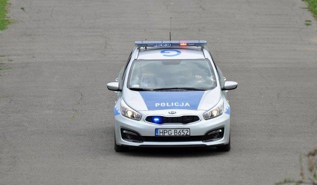 W minioną sobotę policjanci ruchu drogowego Komendy Powiatowej Policji w Sławnie zatrzymali 42 latka, który kierując pojazdem marki VW uciekał przed funkcjonariuszami. Po pościgu kierowca tłumaczył się, że kilka godzin wcześniej wypił piwo. Okazało się, że był jednak trzeźwy.