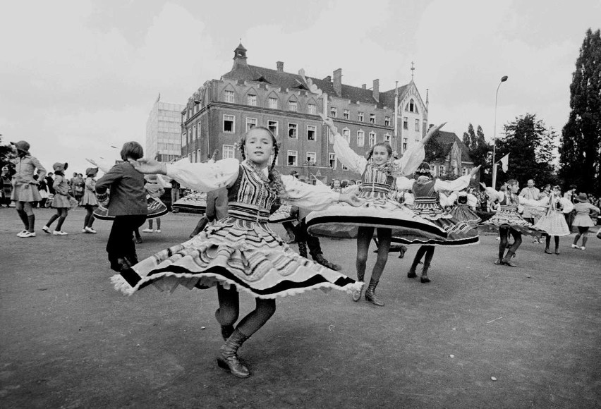 Tak wyglądał barwny korowód winobraniowy w 1977 roku....