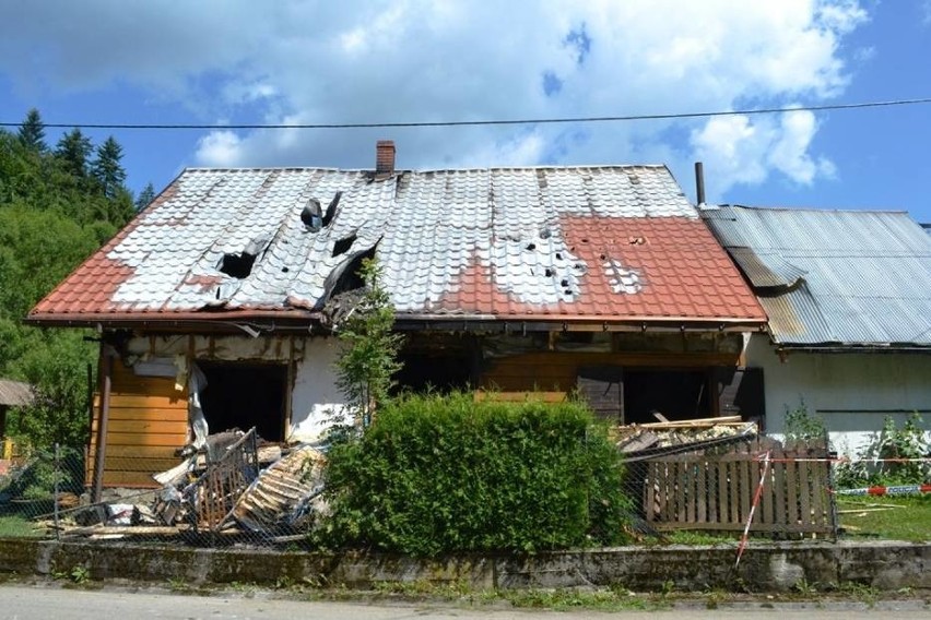 Tragiczny pożar w Rajczy: Dwoje dzieci zginęło w ogniu w drewnianym domu [NOWE FAKTY, NOWE ZDJĘCIA]