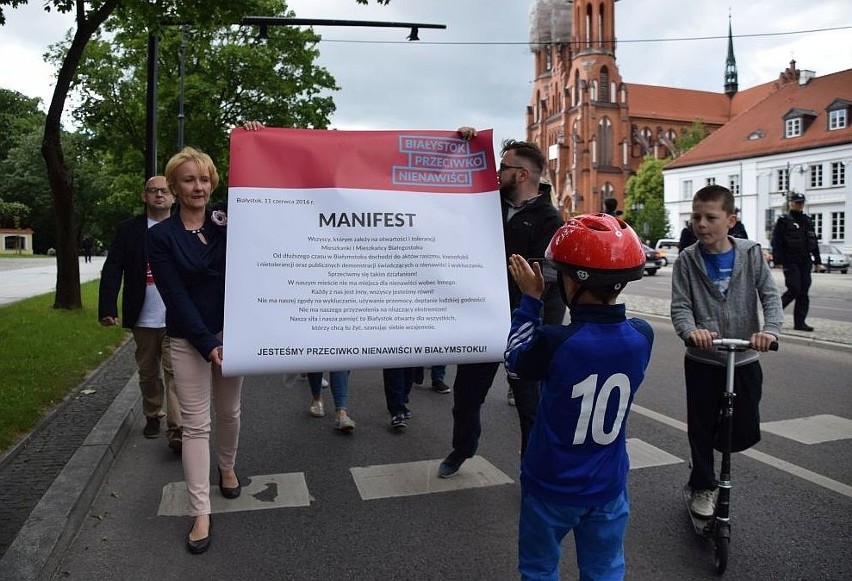 Z Rynku Kościuszki uczestnicy manifestacji przemaszerowali...