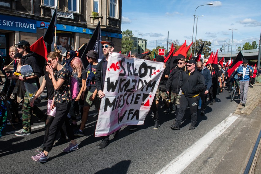Anarchiści protestowali w obronie skłotu Rozbrat w sobotę,...