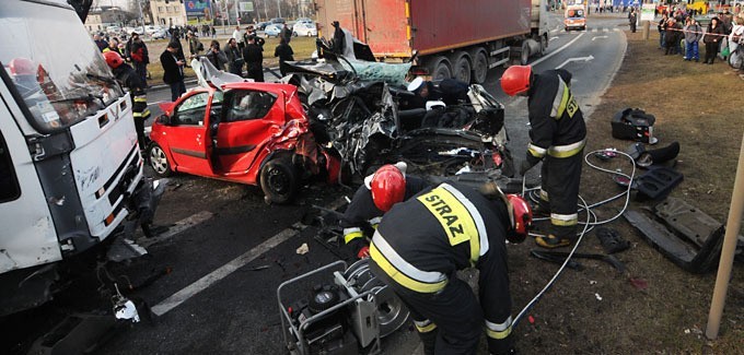 [zdjęcia, wideo] Tragiczny wypadek na rondzie