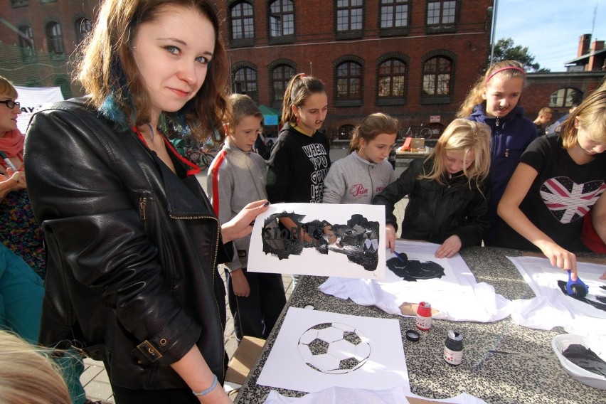 Wrocław: na Nadodrzu międzynarodowe ekipy toczą piłkarski pojedynek (ZDJĘCIA)