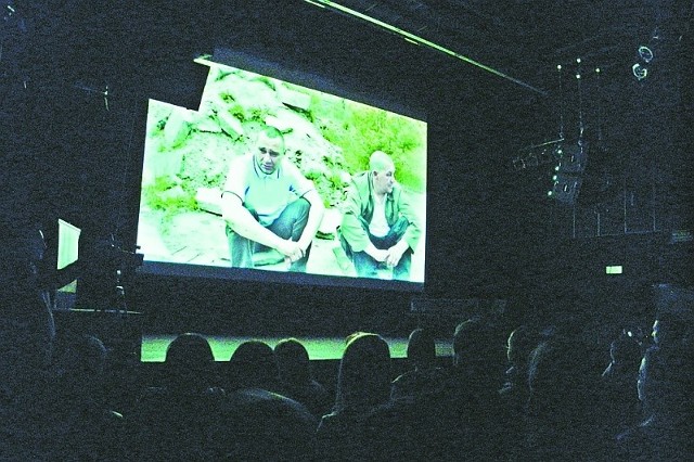 Podczas pierwszego pokazu "Dziurawej Skarpety" sala Zebra wypełniona była po brzegi. Później film trafił do szkół. Teraz życie ełckich bezdomnych pozna niemiecka publiczność. Festiwal rozpoczął się wczoraj i potrwa do 19 lutego.