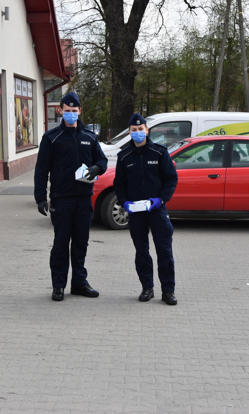Policjanci z komendy w Wieliczce oraz komisariatów w...