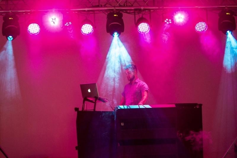 DJ Admin lubi, gdy wszyscy świetnie się bawią