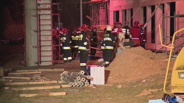 Na budowie zarwał się stropNa budowie budynku zawalił się strop. Są poszkodowani (WIDEO)