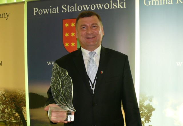 Starosta Wiesław Siembida z "Wawrzynem Polskiej Turystyki&#8221;.