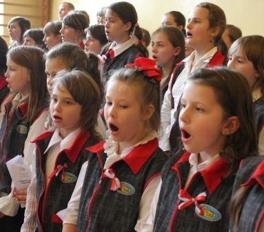 Młodzież wraz z gośćmi odśpiewała między innymi "Rotę", "Mazurek Dąbrowskiego" i "Przybyli ułani".