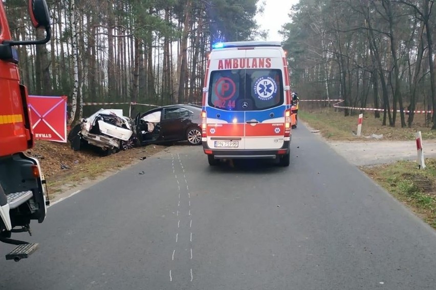 W czołowym zderzeniu dwóch samochodów pod Koninem zginęła...