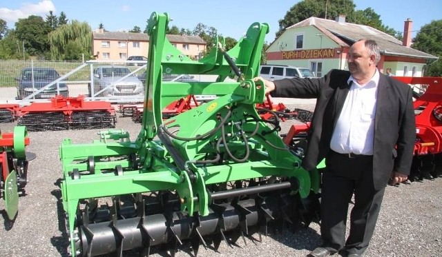 Rolnik, który zajmie pierwsze miejsce w województwie otrzyma najnowocześniejszy w Europie agregat uprawowo – siewny Mamut Lux od firmy Dziekan wartości 10 500 złotych.