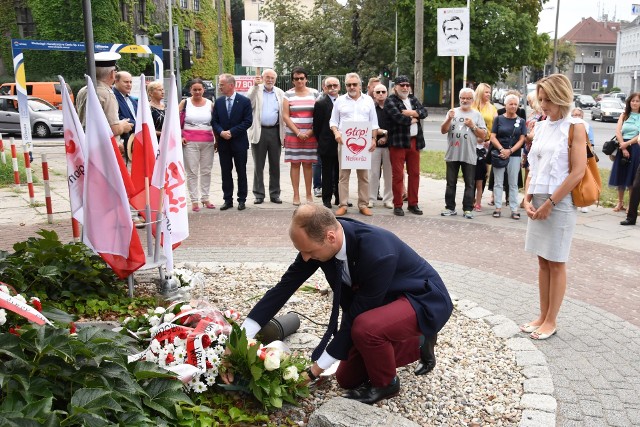 W obchodach wzięli udział mieszkańcy miasta, przedstawiciele "S" oraz reprezentanci miejskiego i wojewódzkiego samorządu.